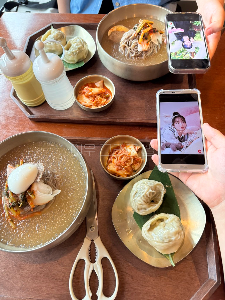 냉면 예절샷