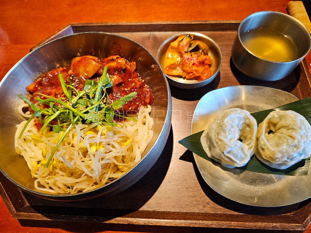 매운낙지볶음면 정식